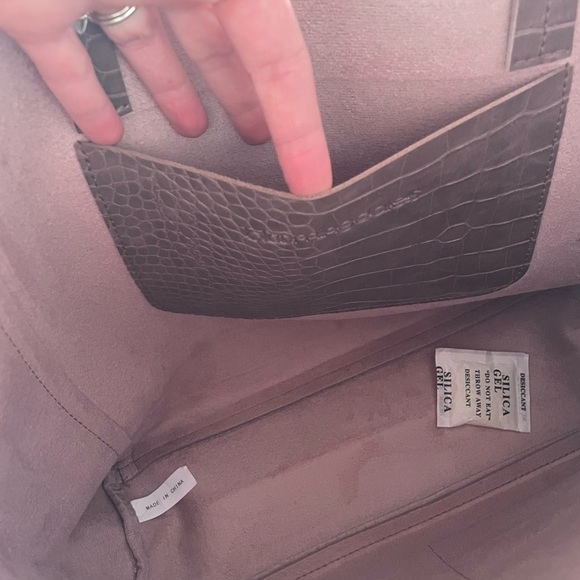 Bloomingdale’s Faux leather brown crocodile print tote bag - Picture 3 of 5